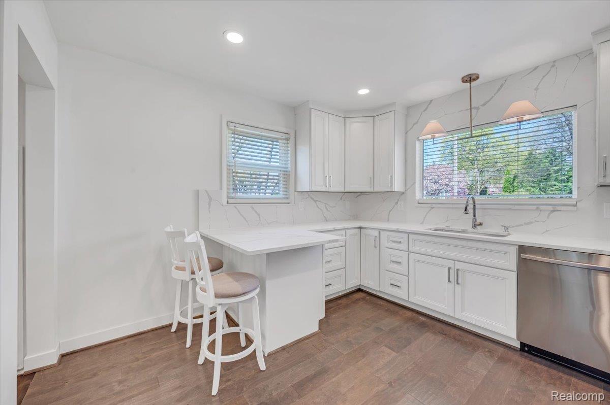 2155 Avondale