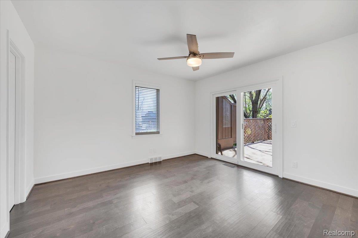 2155 Avondale