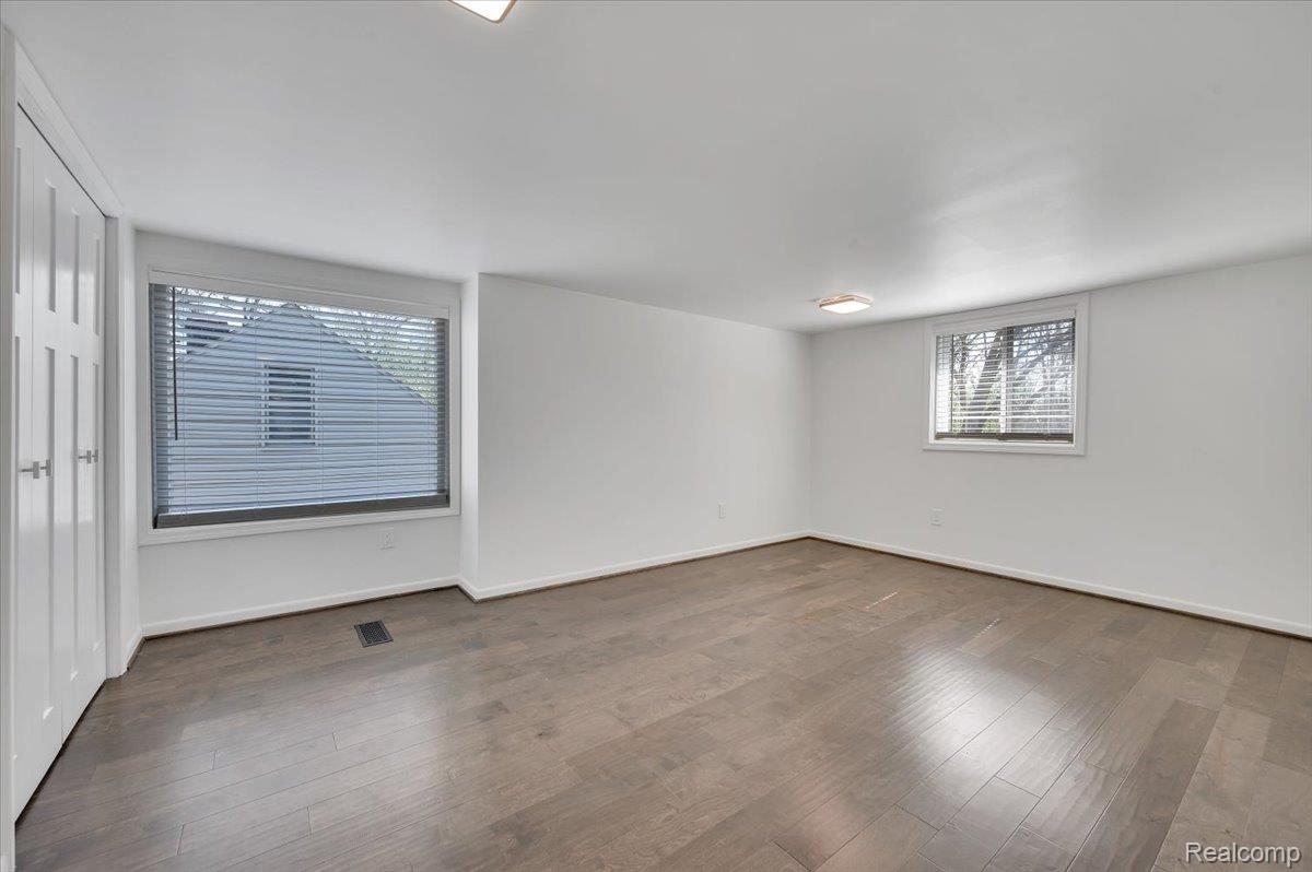 2155 Avondale