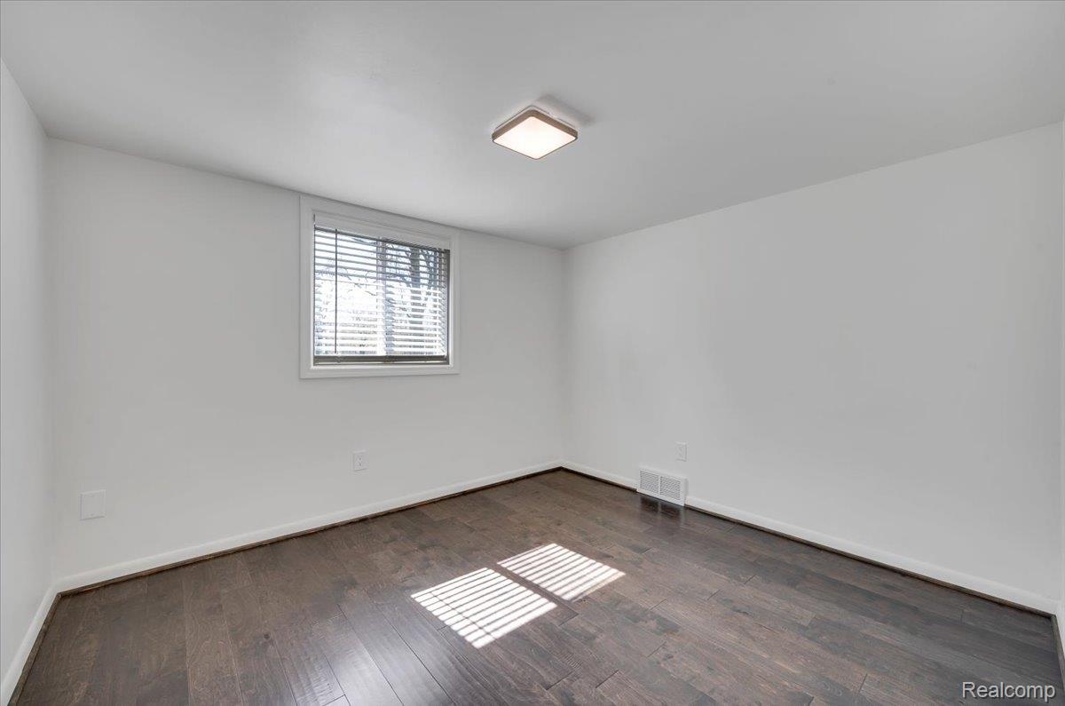 2155 Avondale