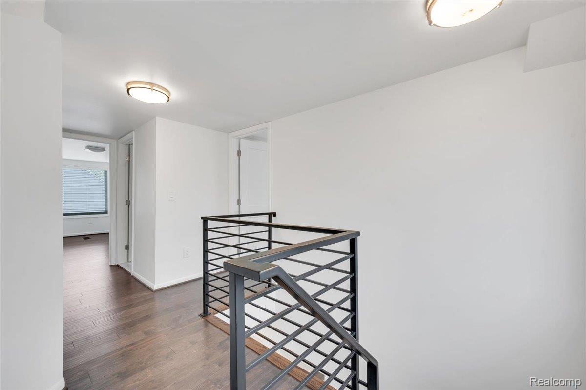 2155 Avondale