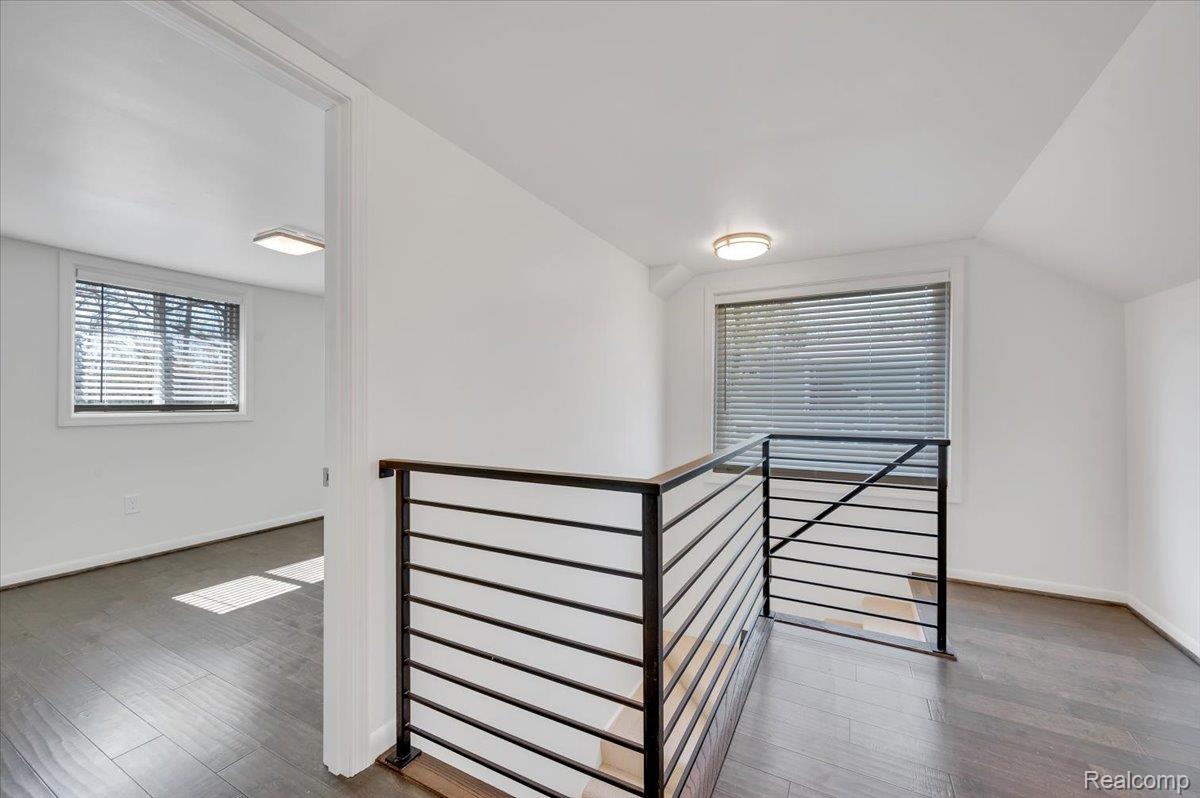 2155 Avondale