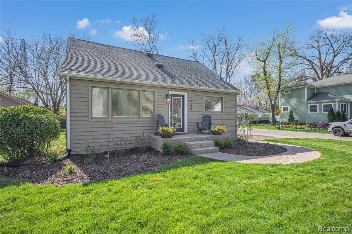 2155 Avondale