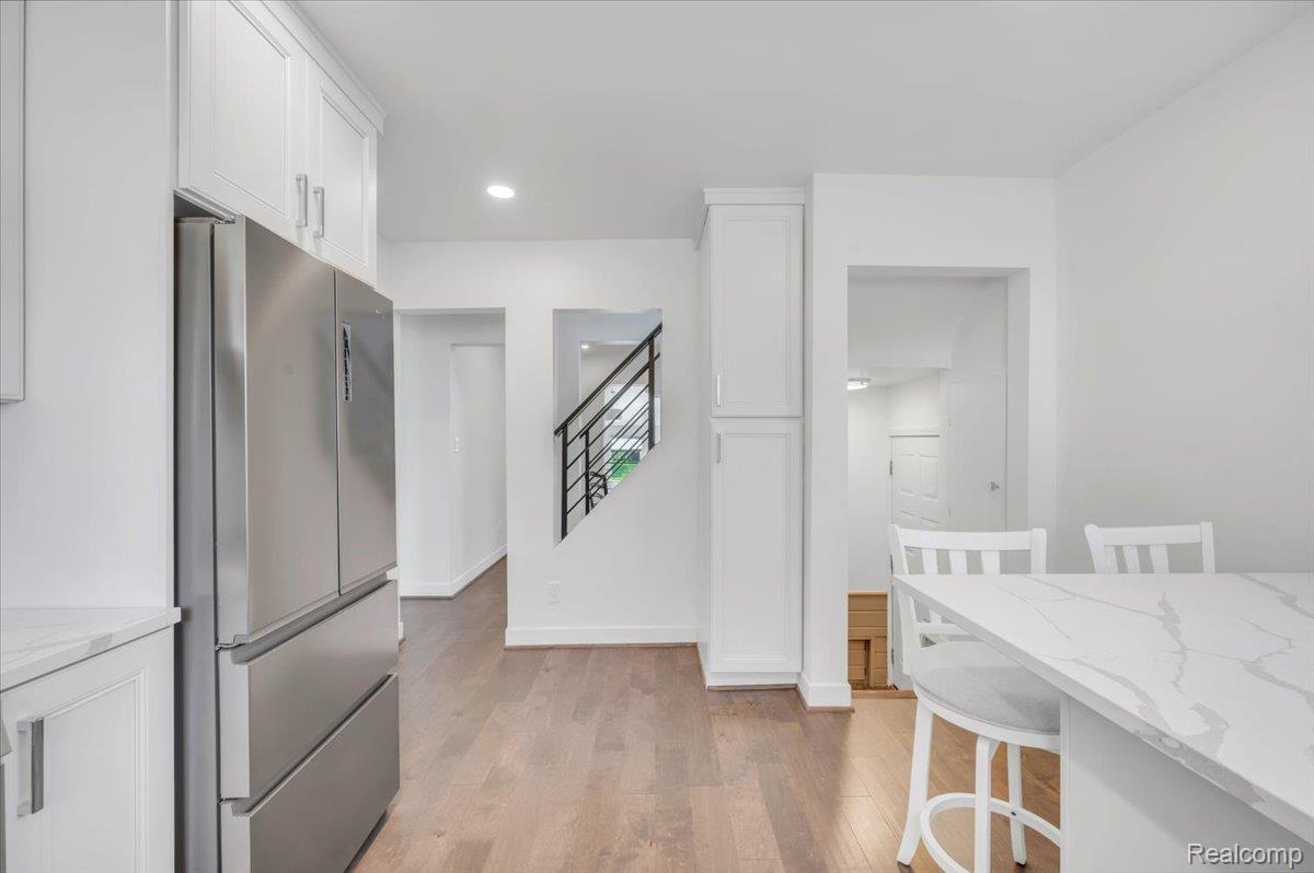 2155 Avondale