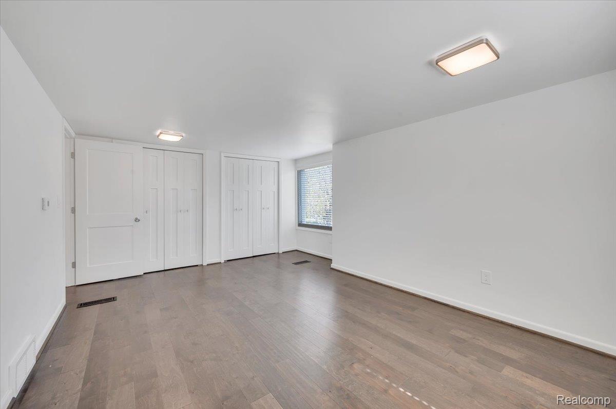 2155 Avondale