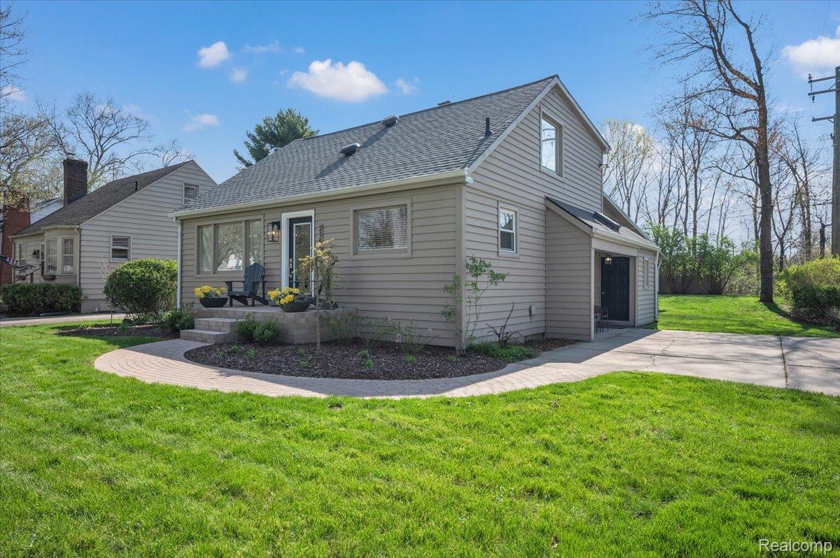 2155 Avondale