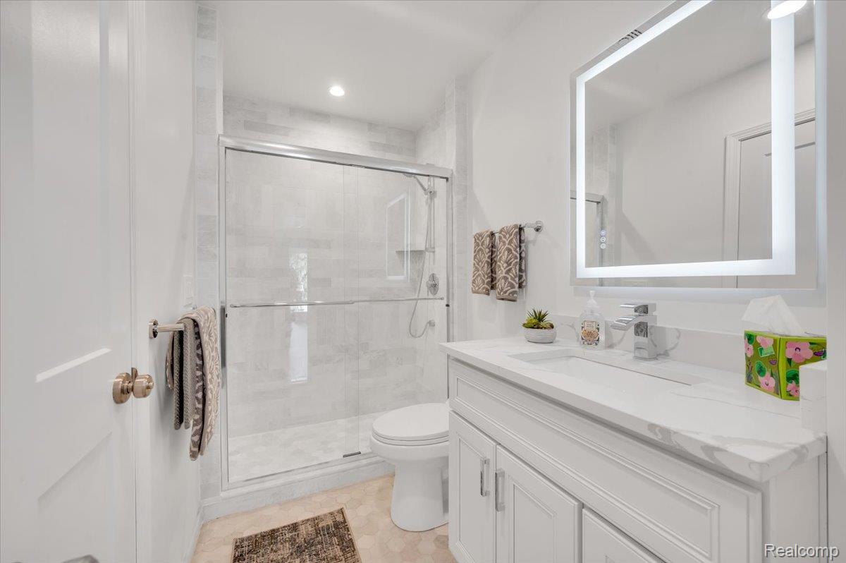 2155 Avondale