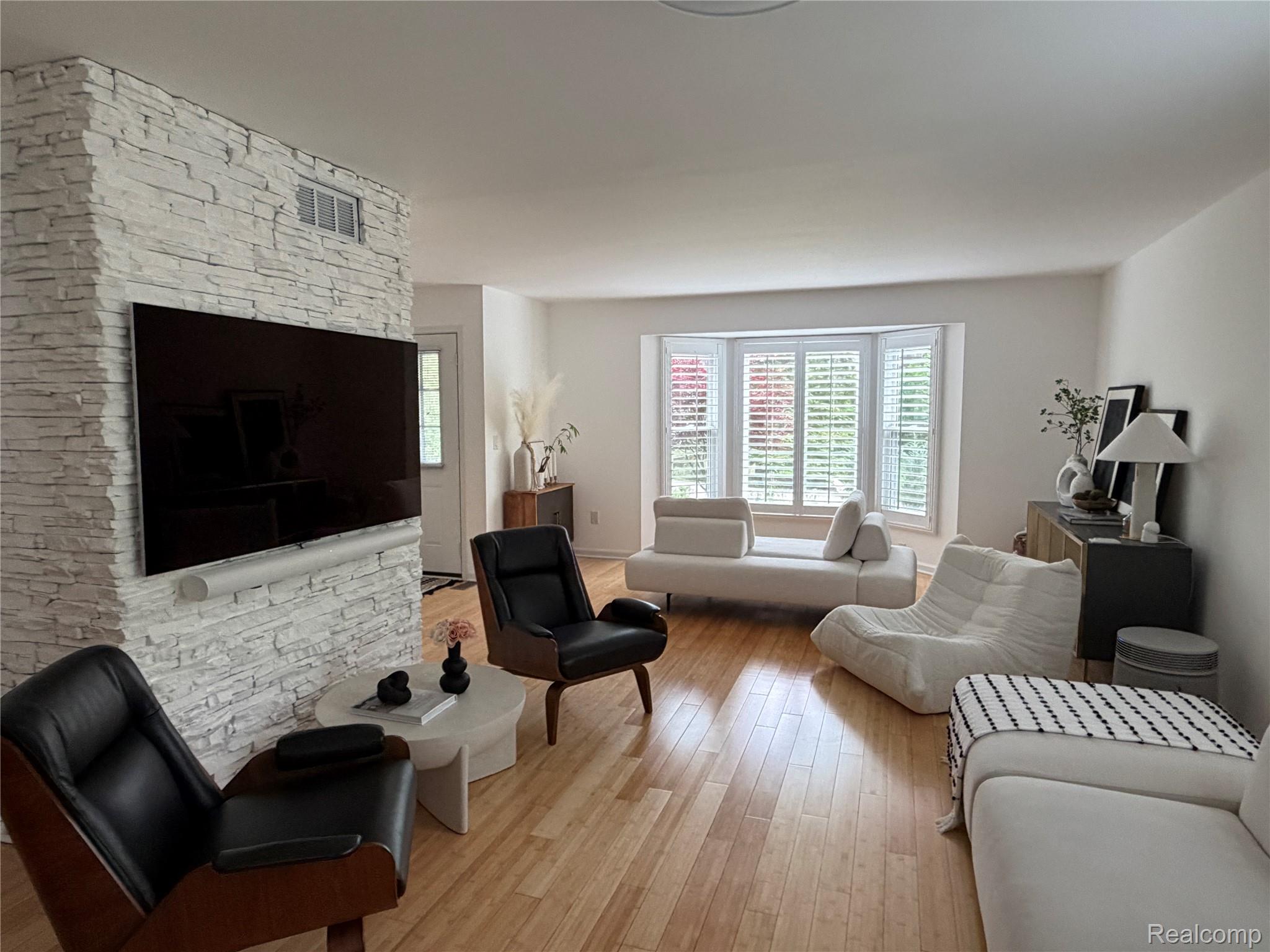 5589 Loveland Street