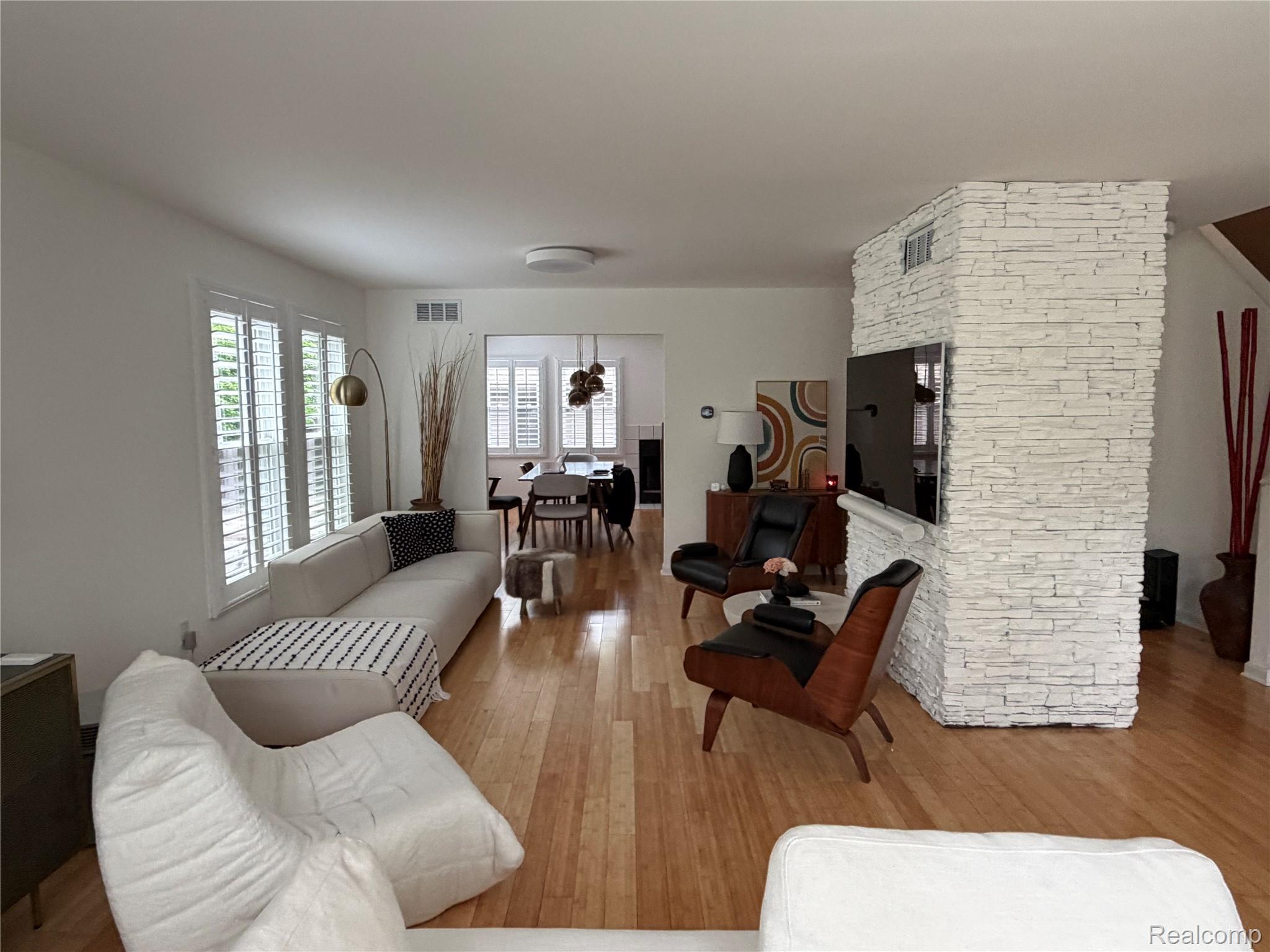 5589 Loveland Street