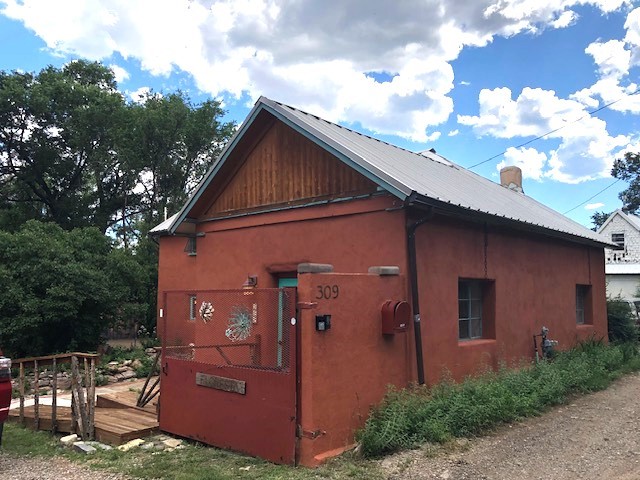 309 Floresta Street