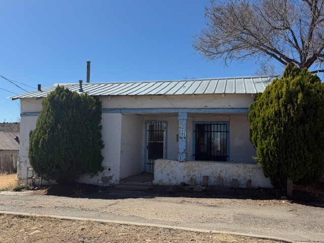 611 Mora Street