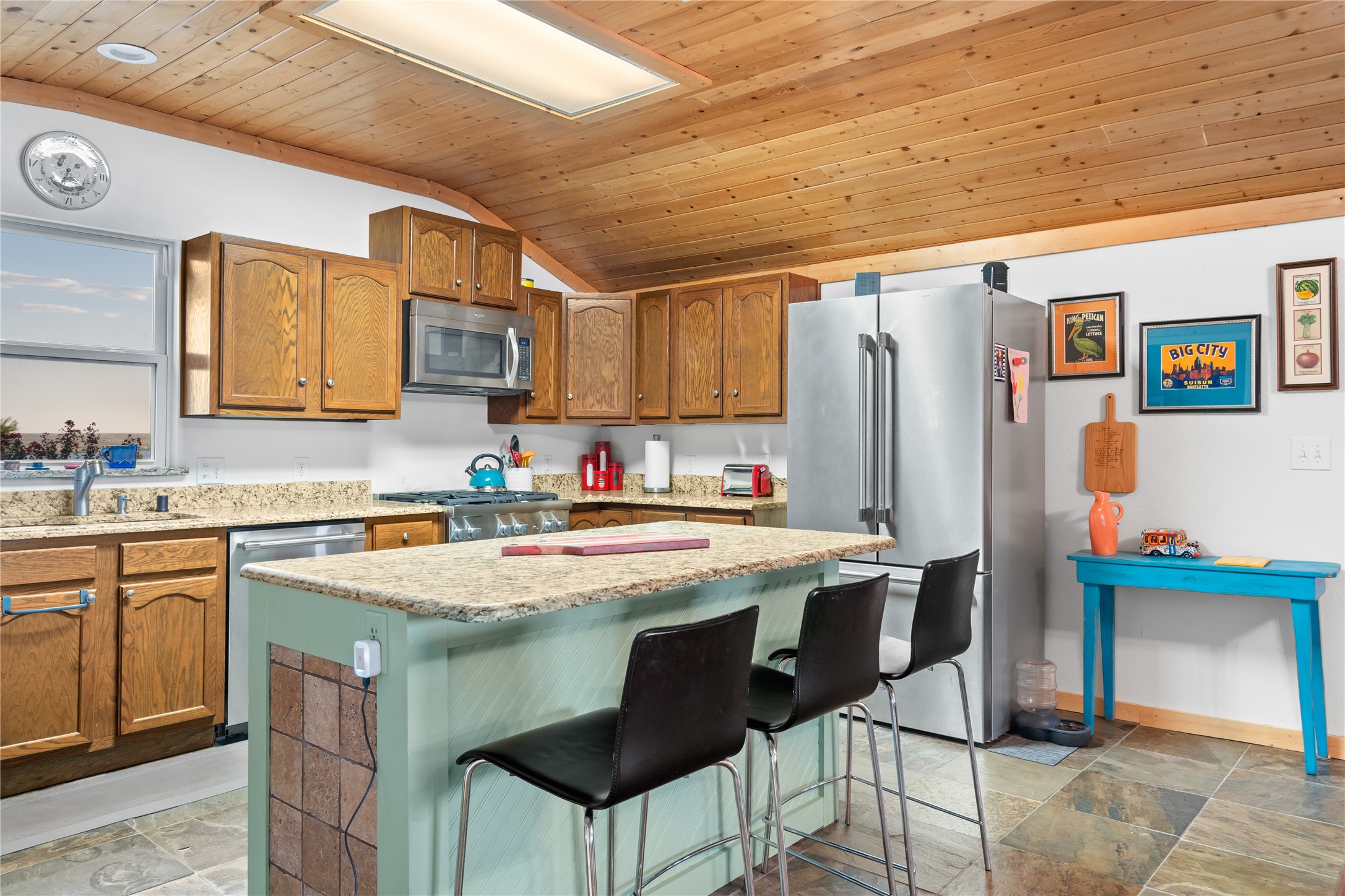 210 Ridgecrest