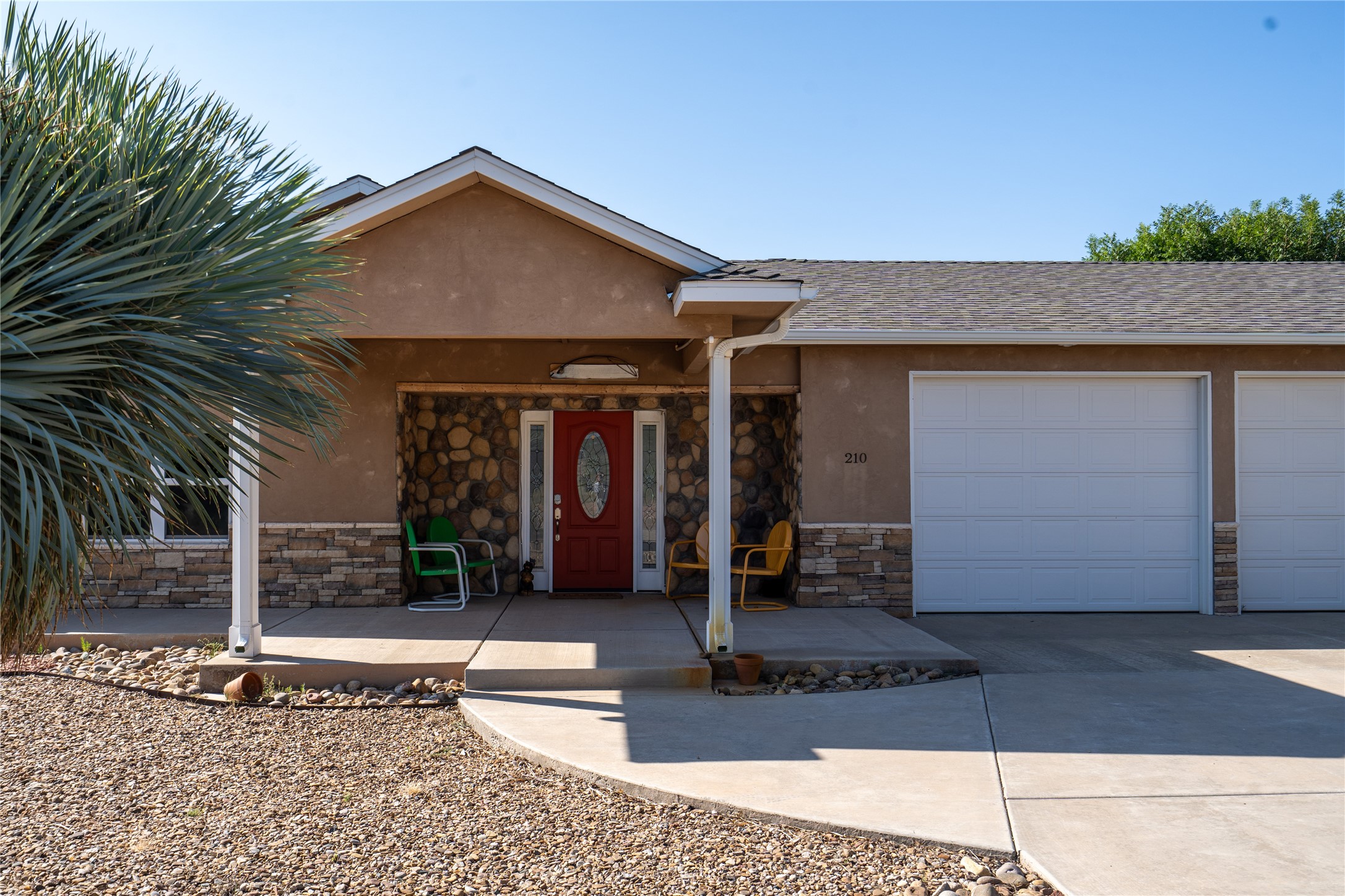 210 Ridgecrest