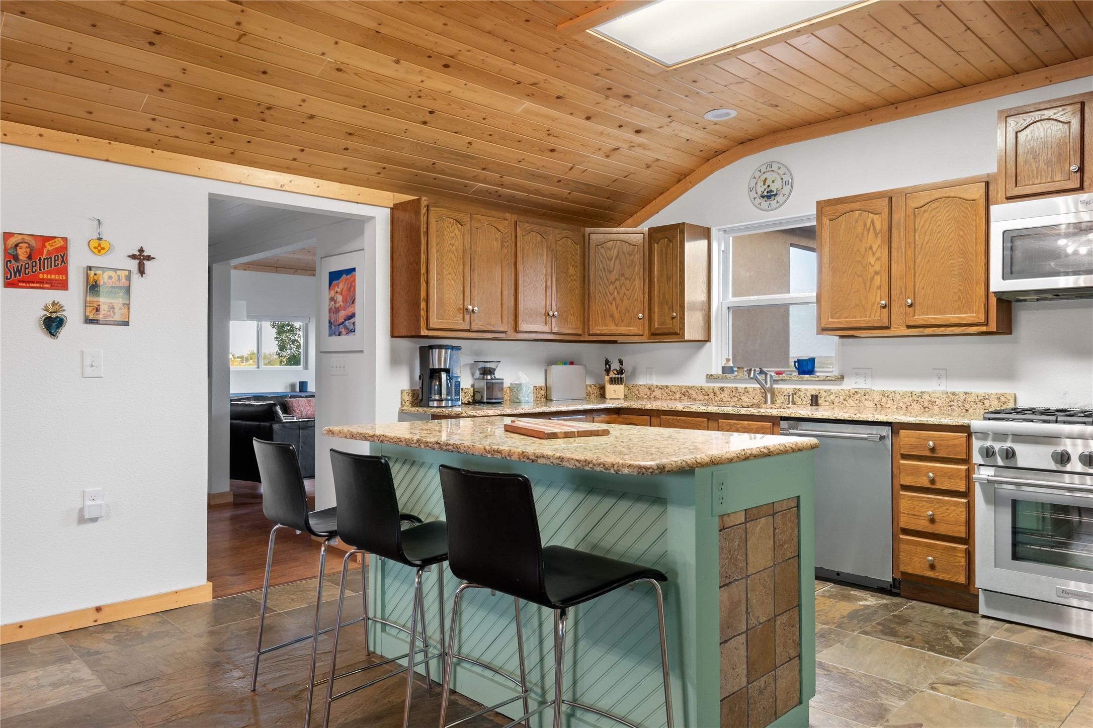 210 Ridgecrest