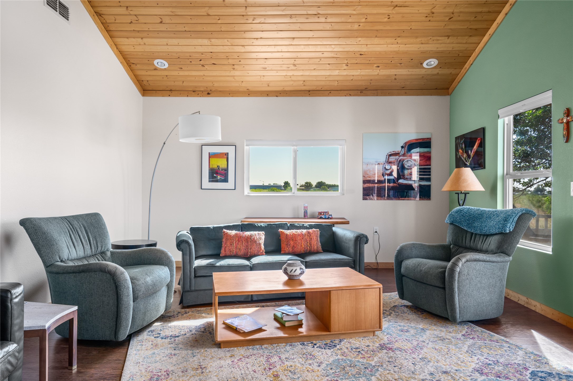 210 Ridgecrest