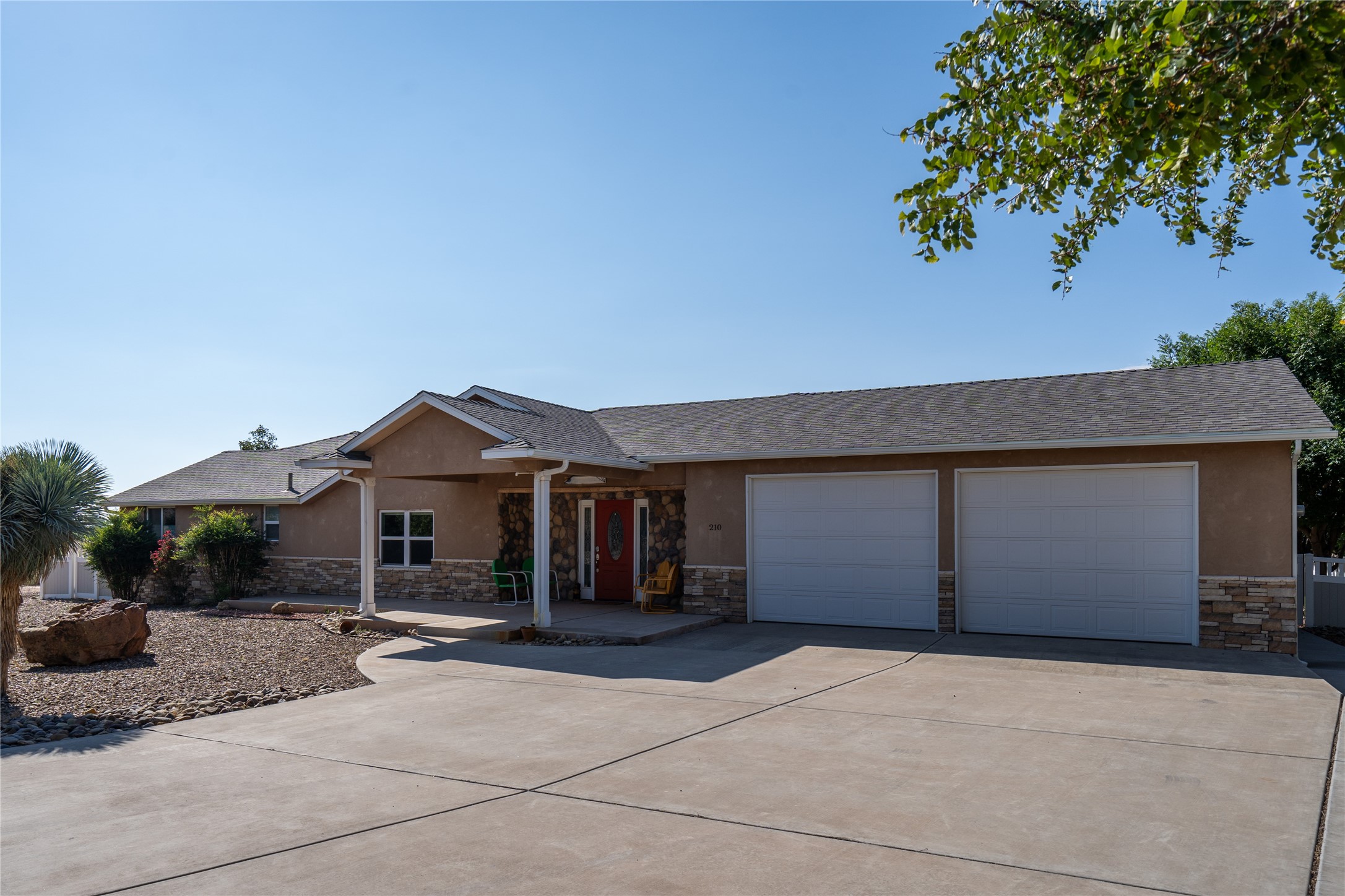 210 Ridgecrest