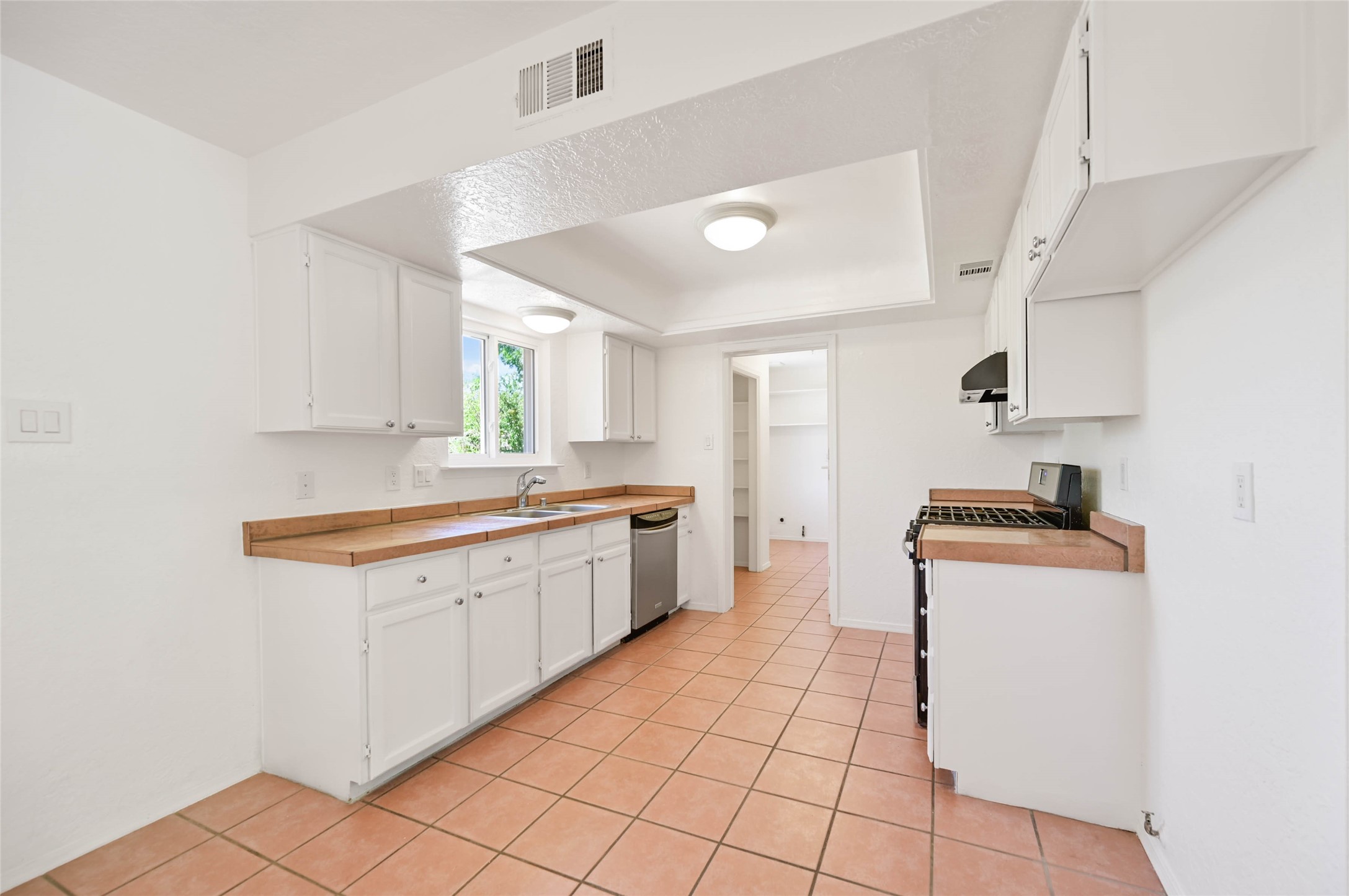 2582 Camino San Patricio