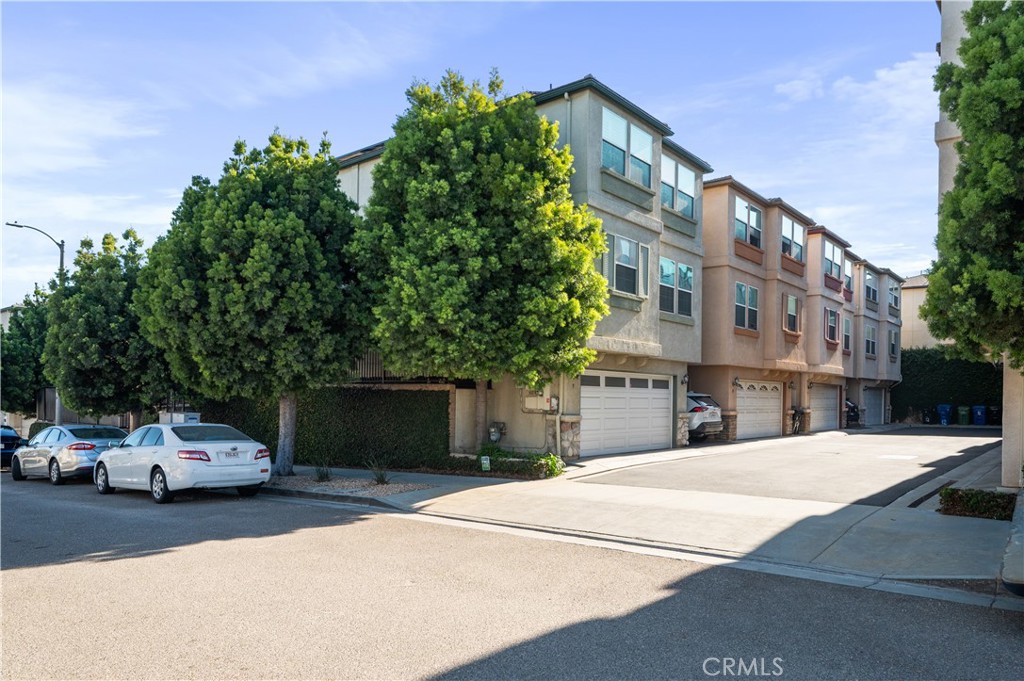 25481 Dodge Avenue 12