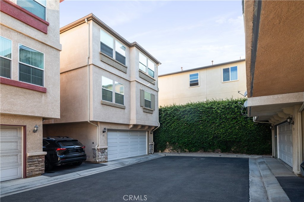 25481 Dodge Avenue 12