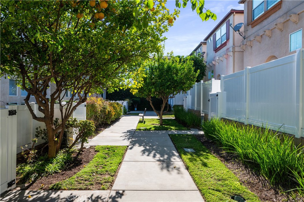 25481 Dodge Avenue 12