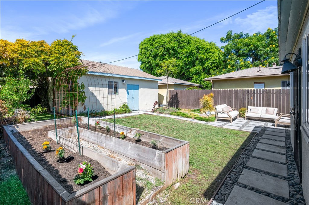 750 W 2nd Street