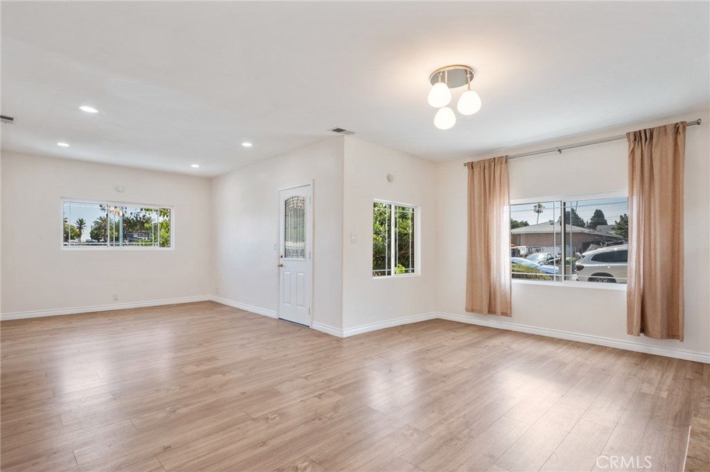 776 W Sepulveda Street