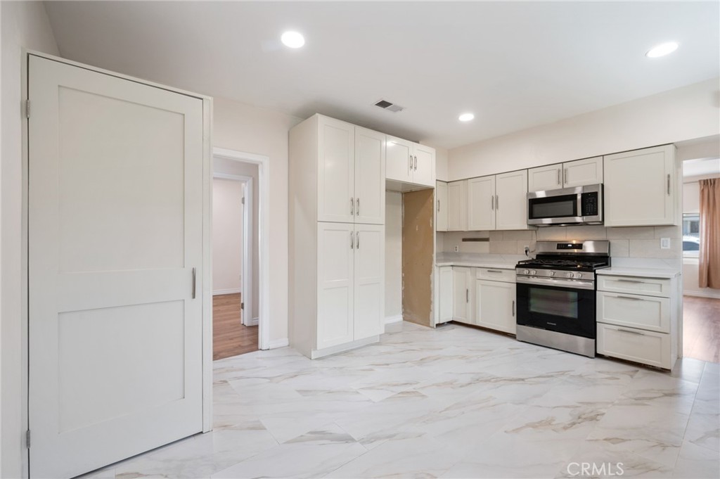 776 W Sepulveda Street
