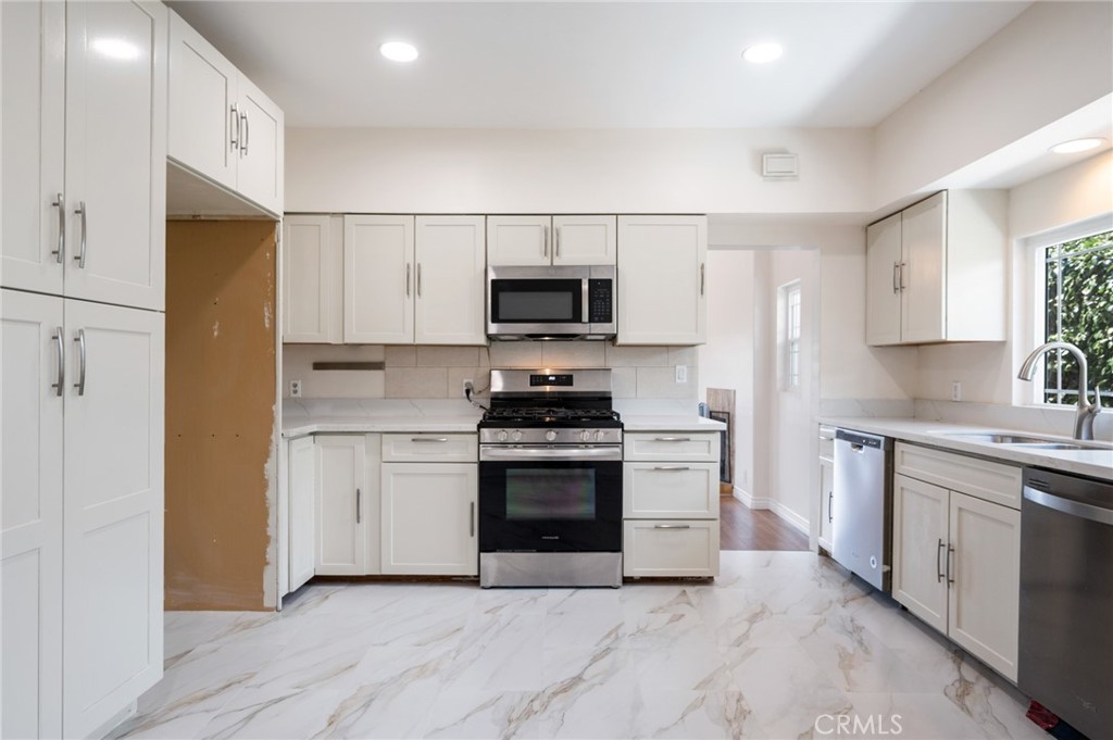 776 W Sepulveda Street
