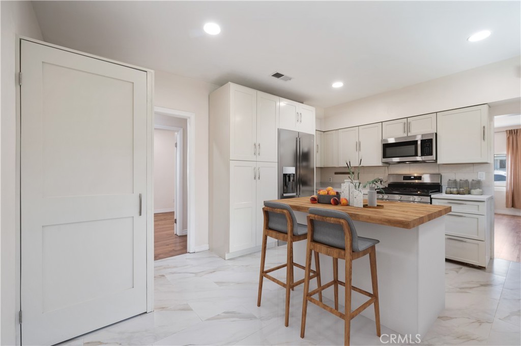 776 W Sepulveda Street