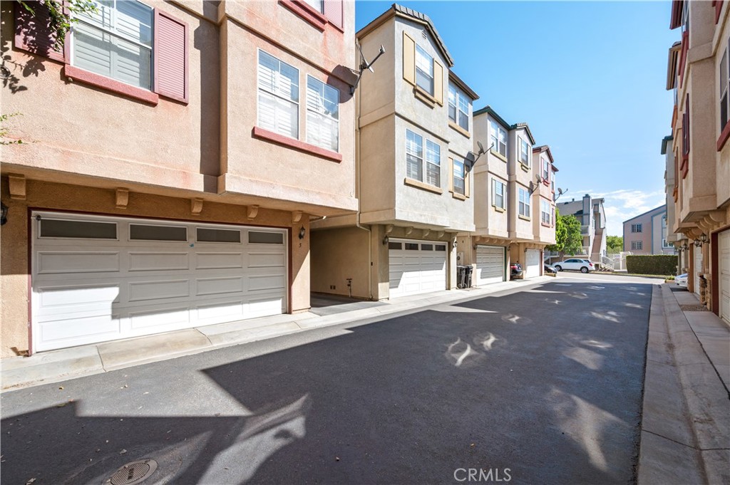 25481 Dodge Avenue 5