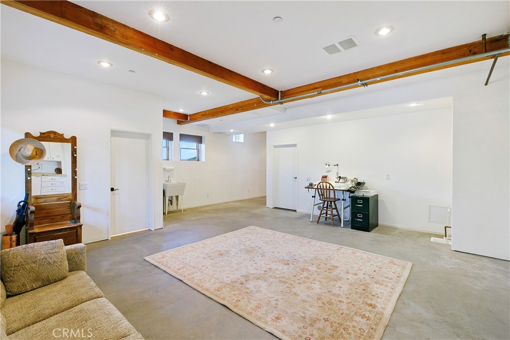 8400 Mipolomol Road