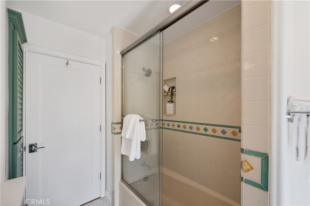 30105 Avenida Esplendida