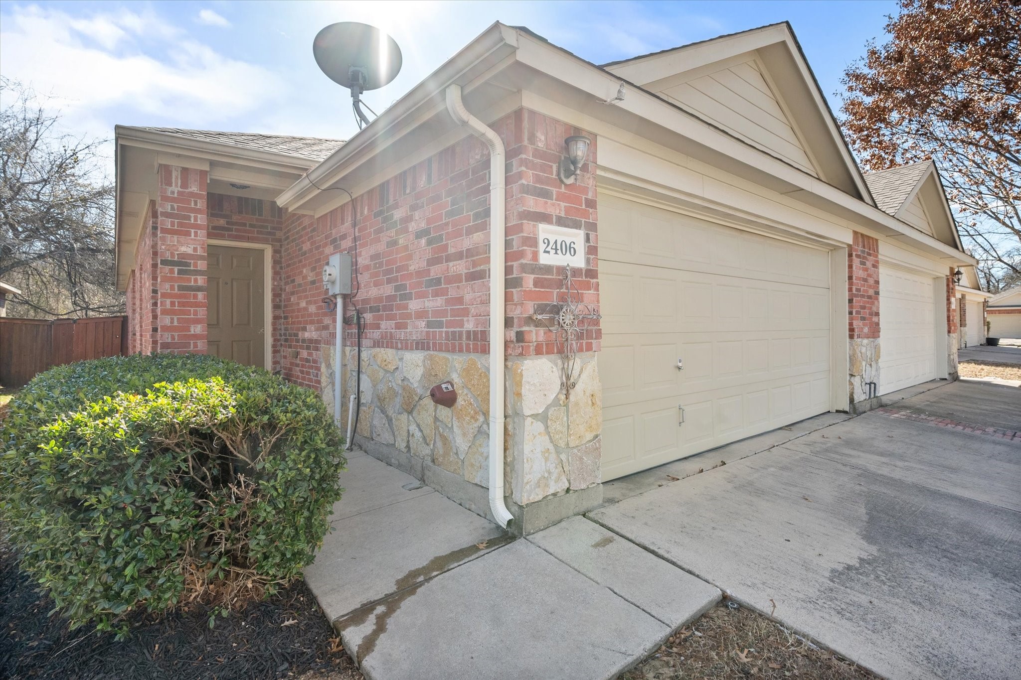 2406 Ravenwood Court