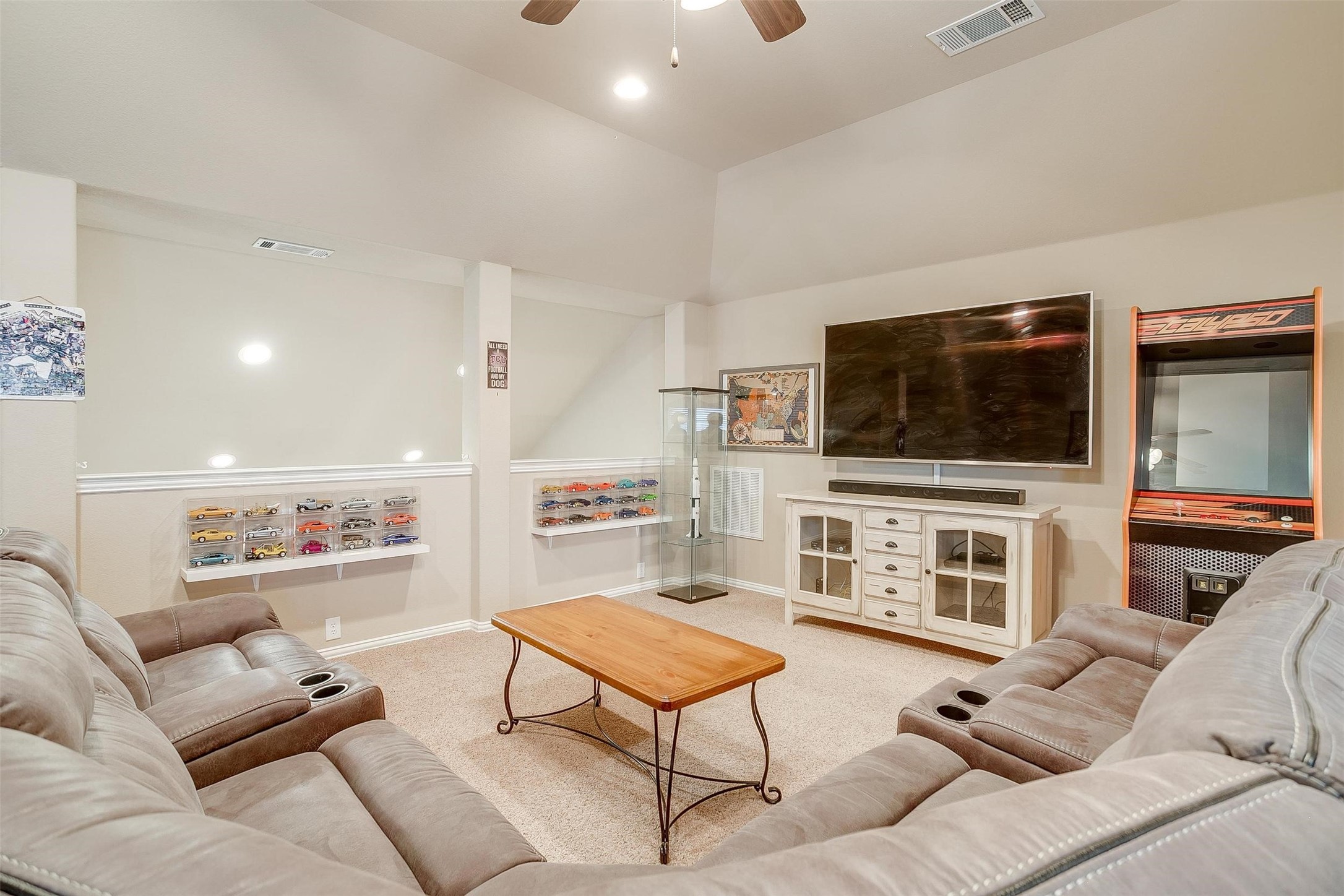 1108 Clairemont Lane