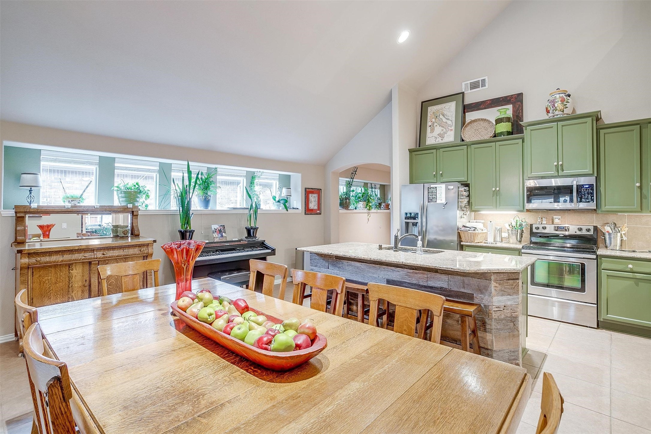 1108 Clairemont Lane