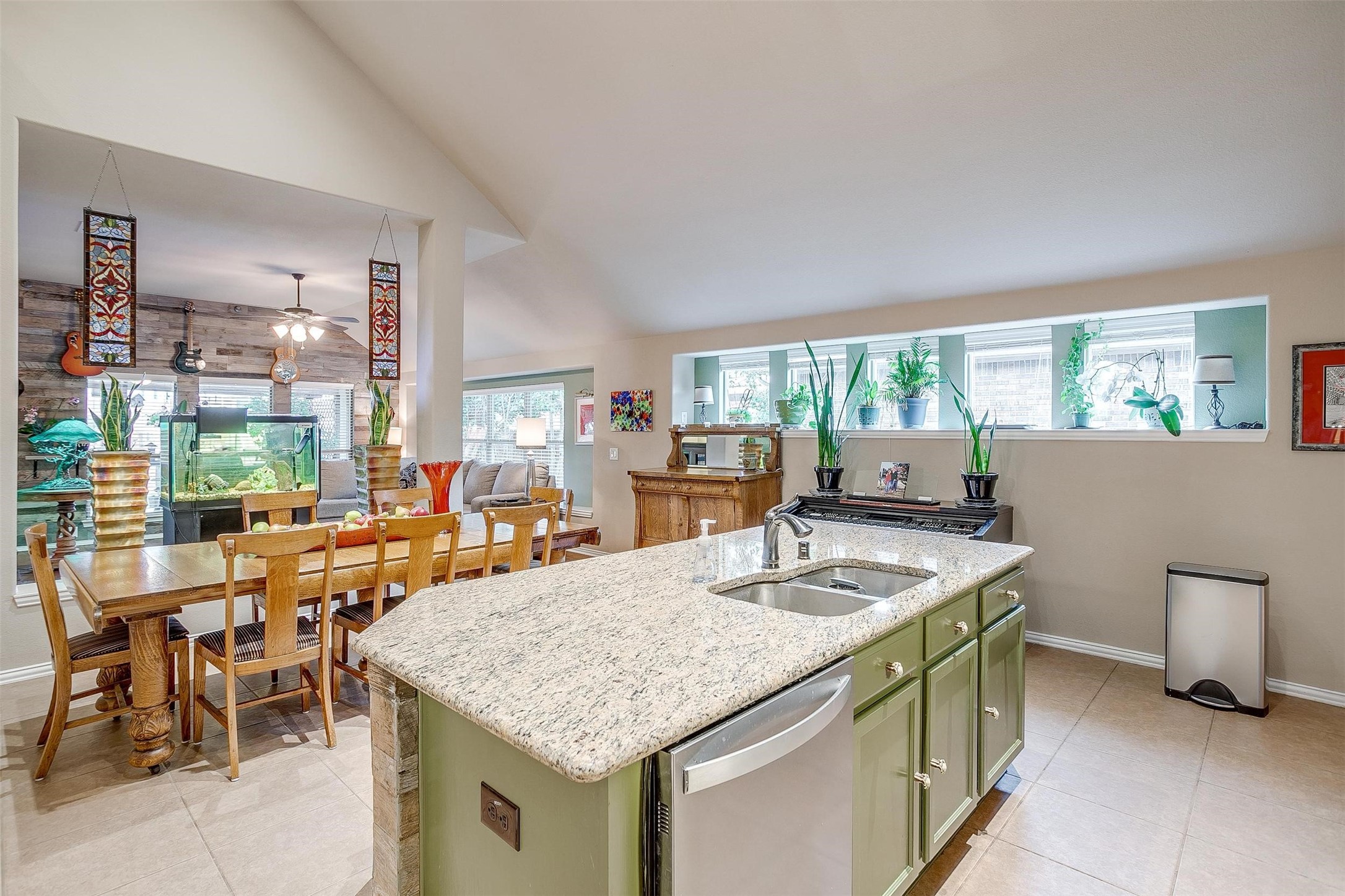 1108 Clairemont Lane