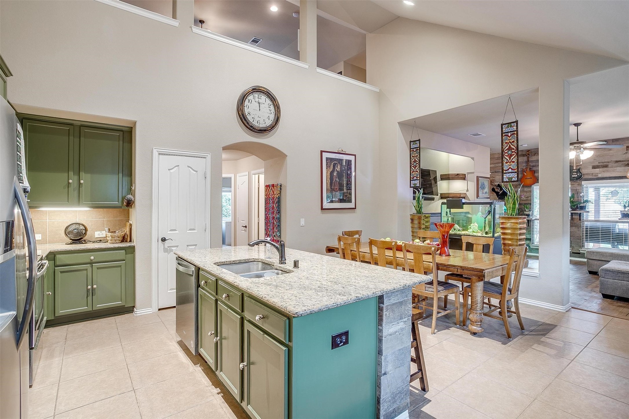 1108 Clairemont Lane