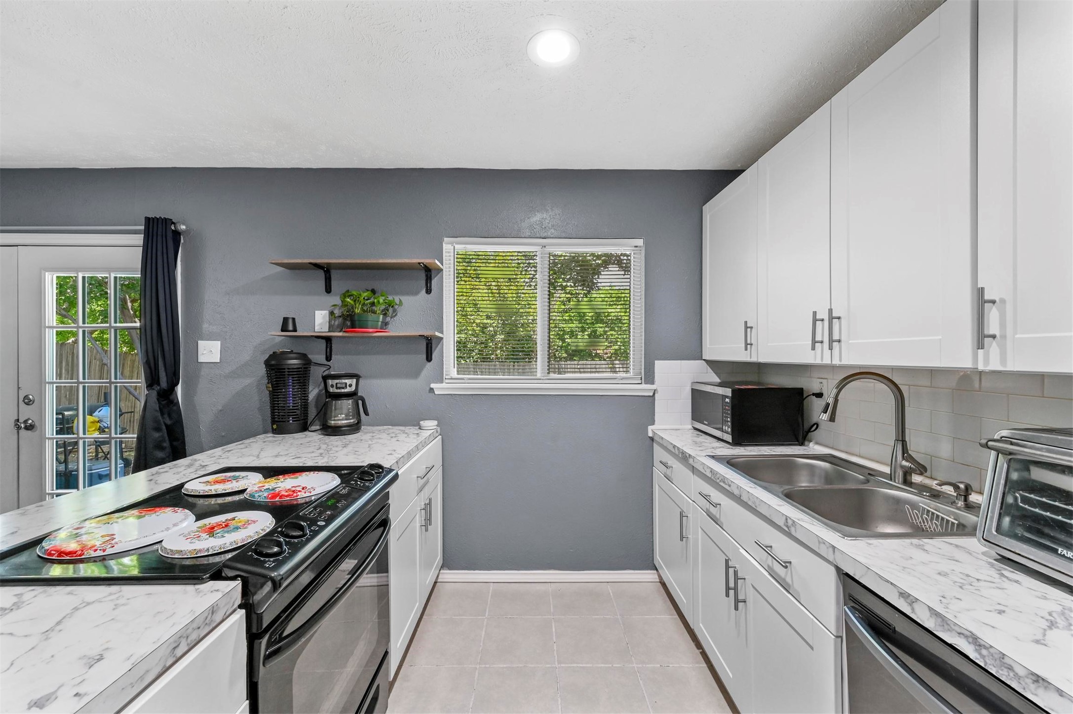 6805 Glenwood Drive