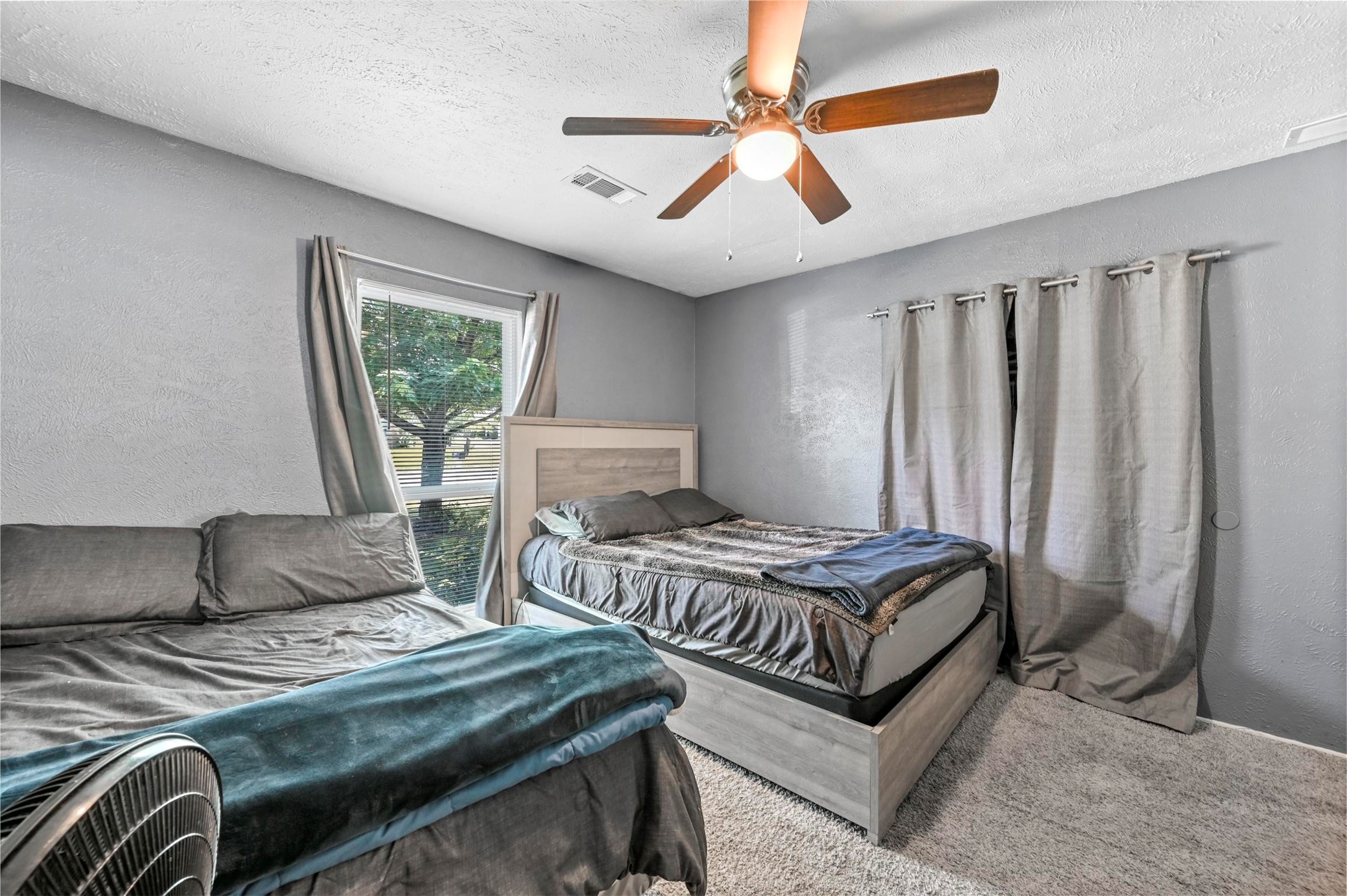 6805 Glenwood Drive