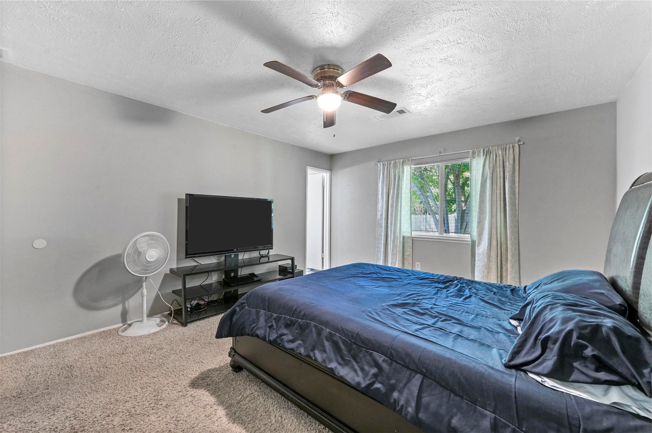 6805 Glenwood Drive