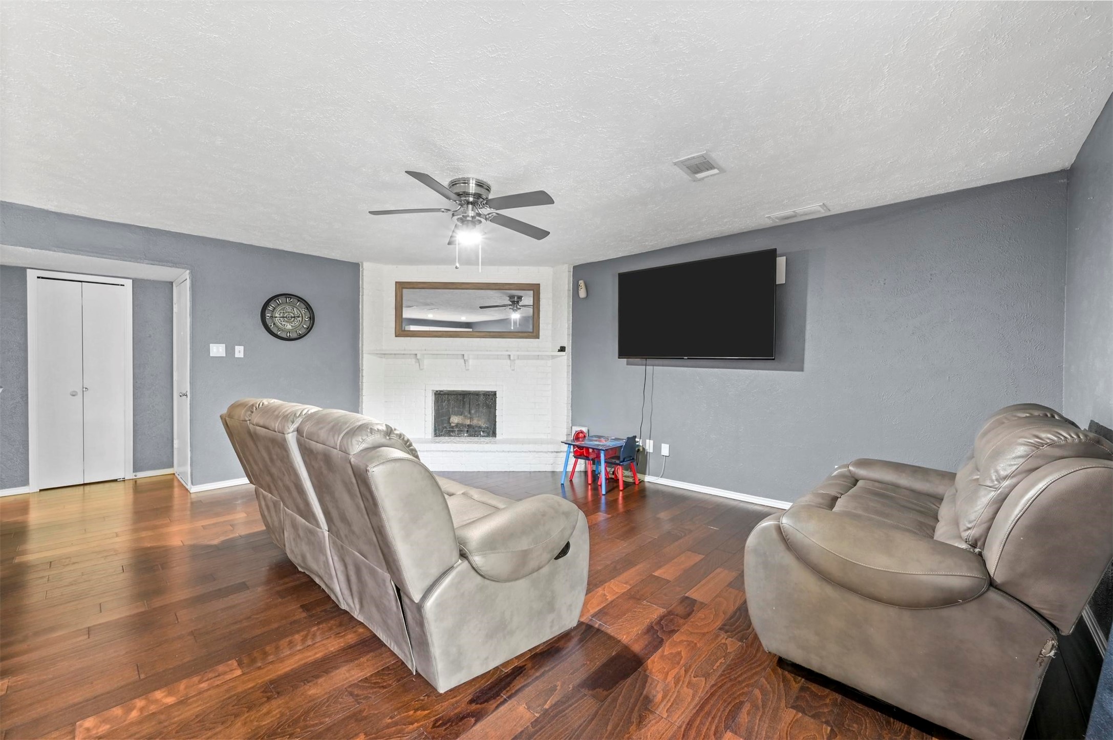 6805 Glenwood Drive