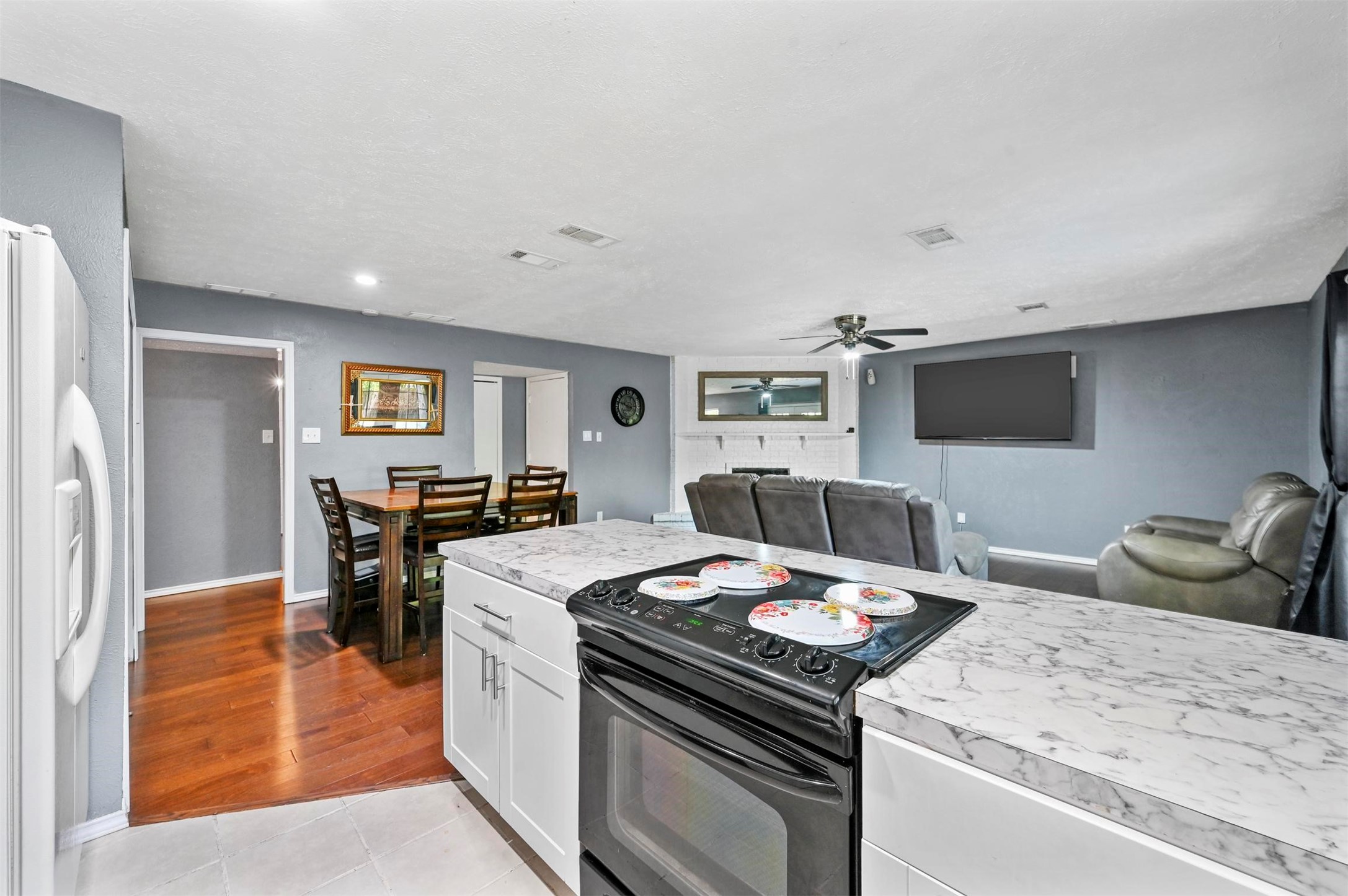 6805 Glenwood Drive