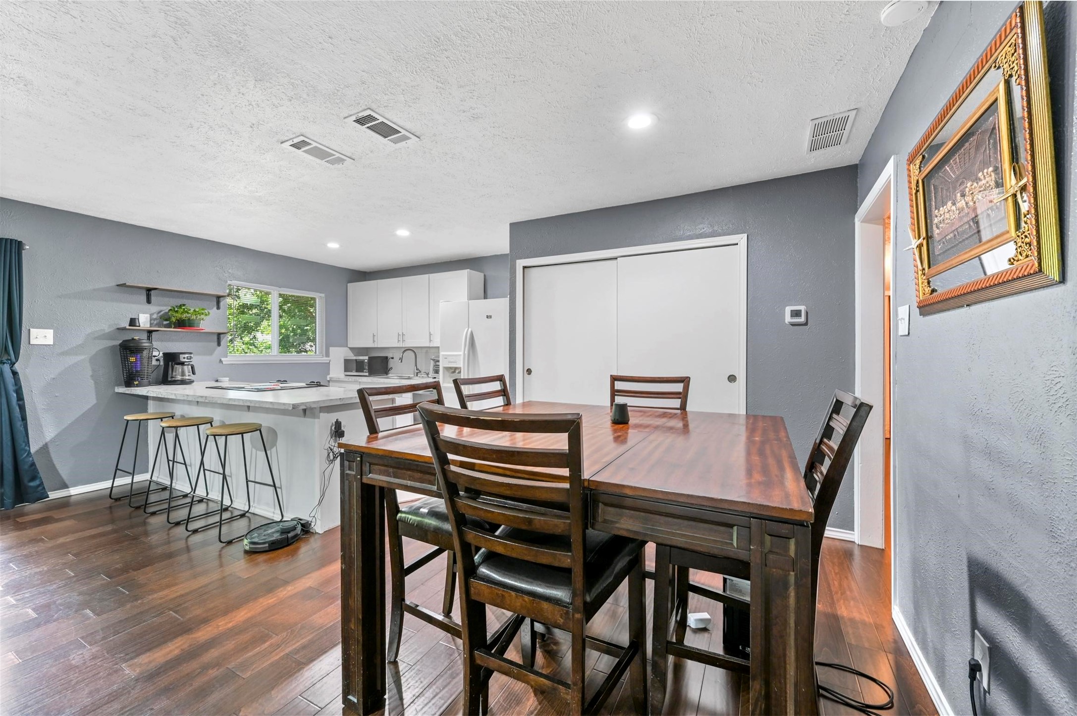 6805 Glenwood Drive