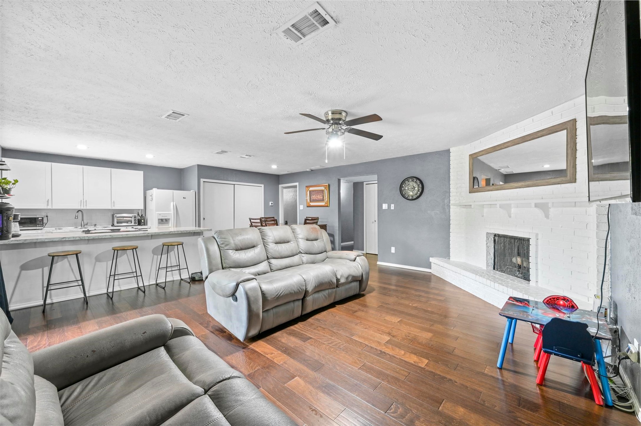 6805 Glenwood Drive