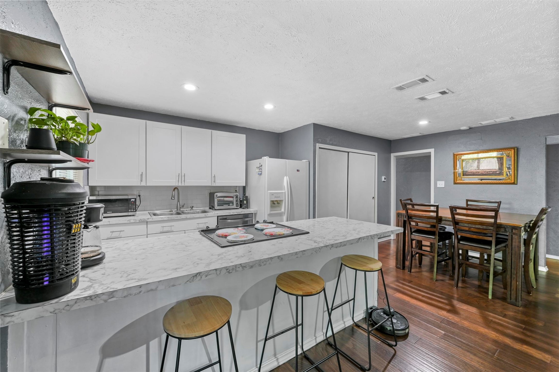 6805 Glenwood Drive