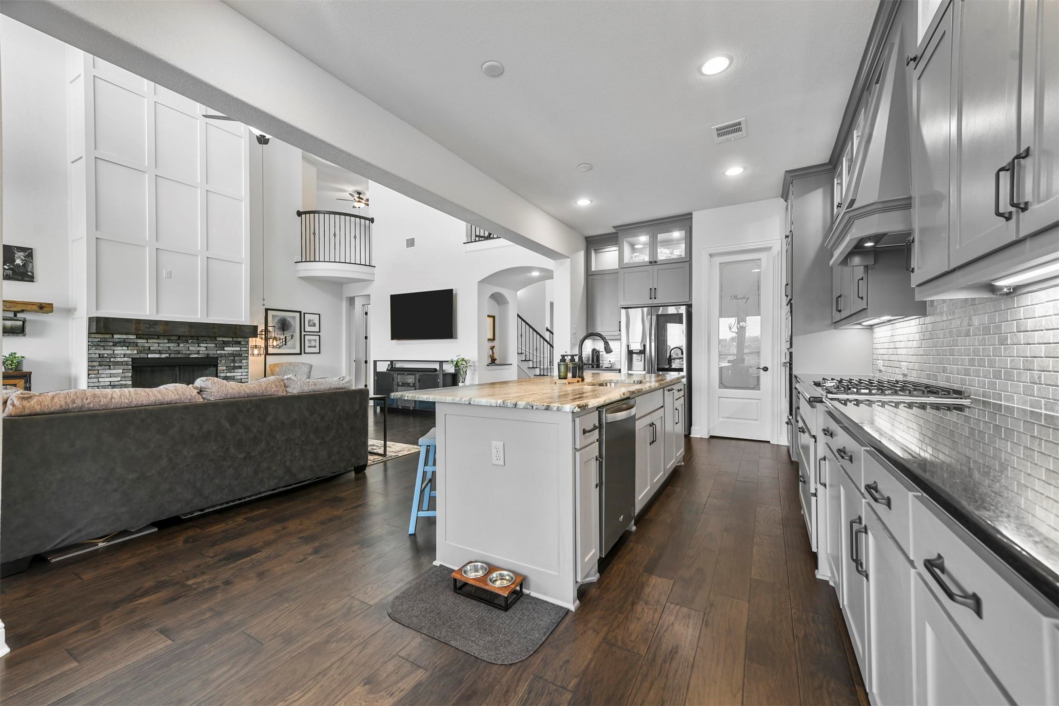 1201 Woodside Drive