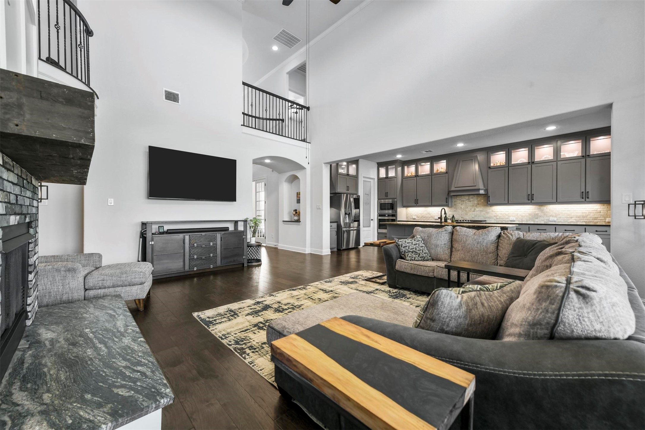 1201 Woodside Drive