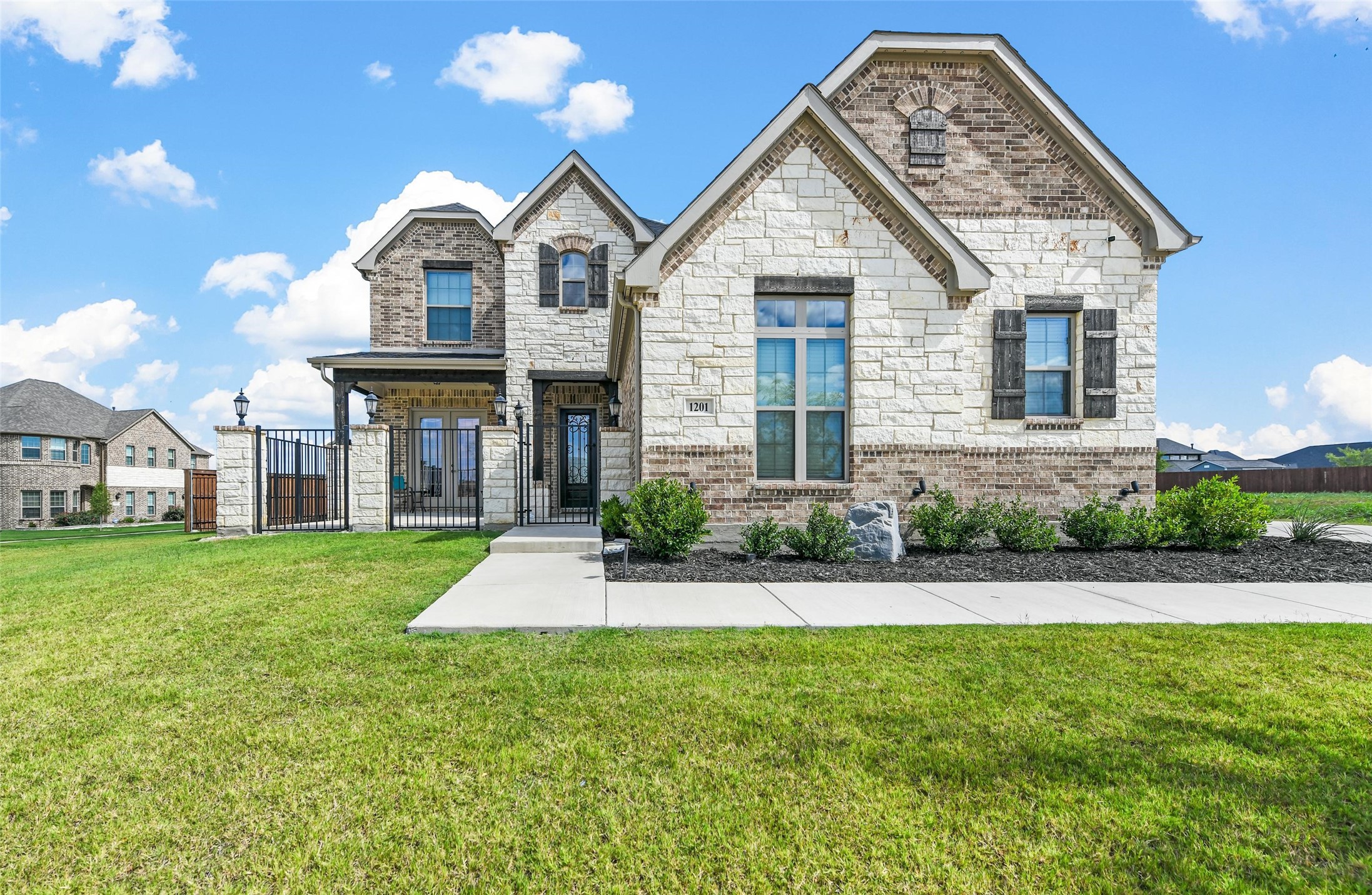 1201 Woodside Drive