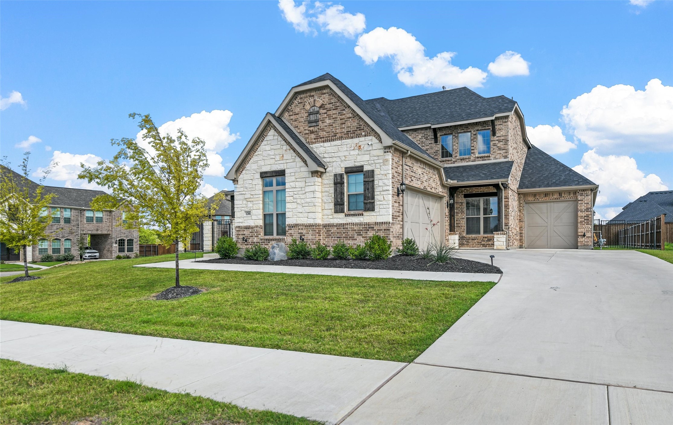 1201 Woodside Drive