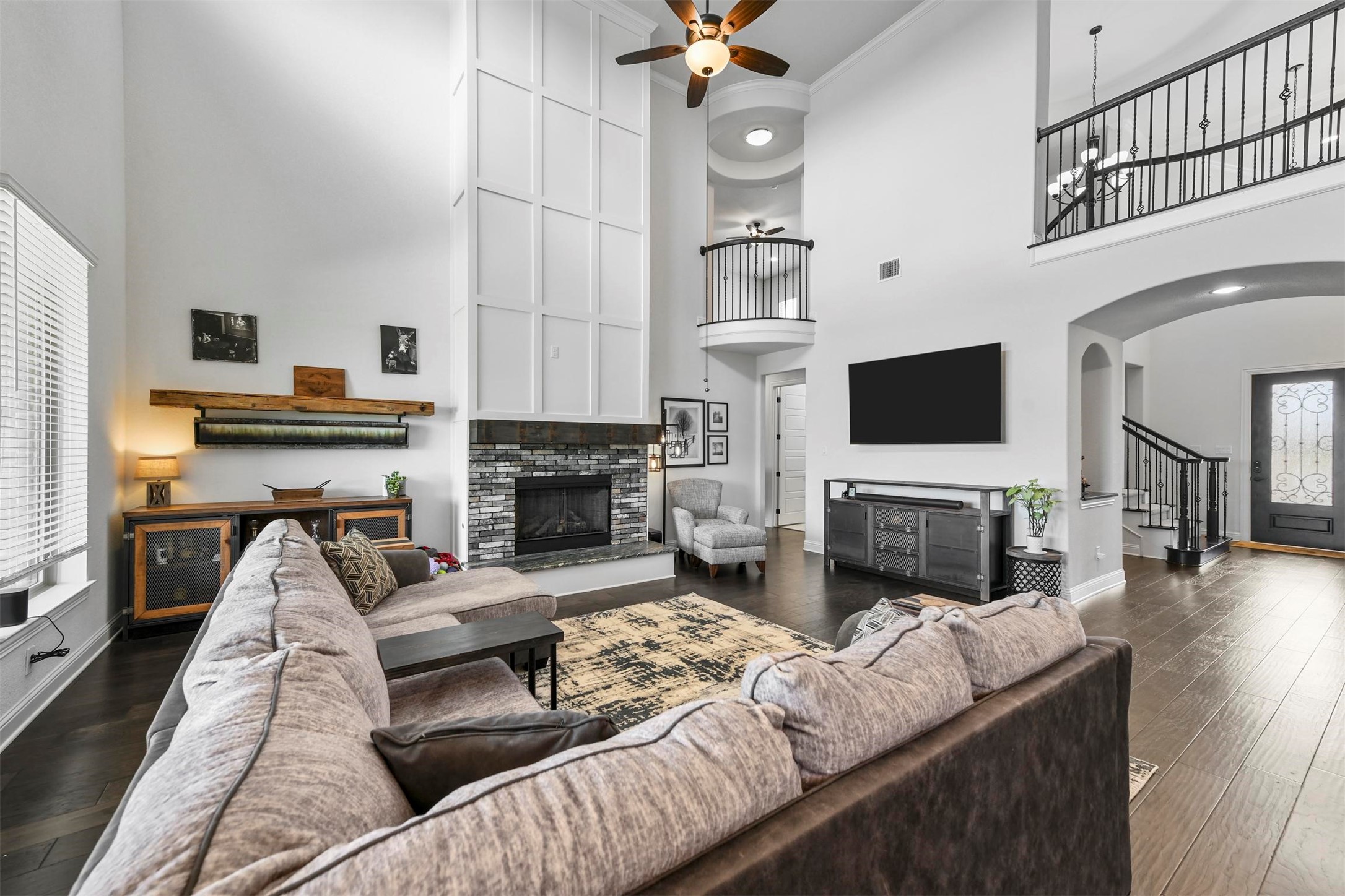 1201 Woodside Drive